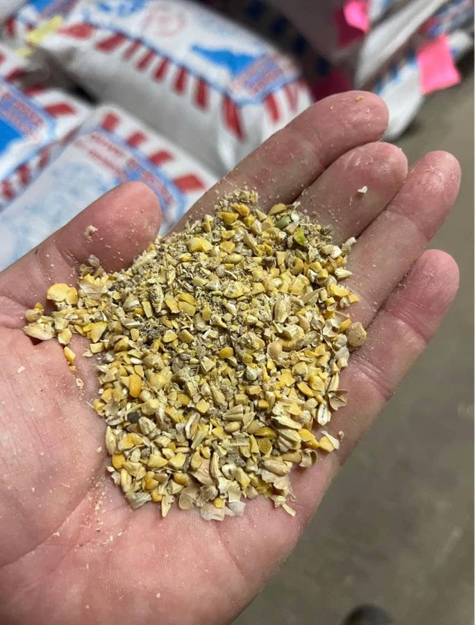 Super Layer Chicken Feed- 1000# Tote